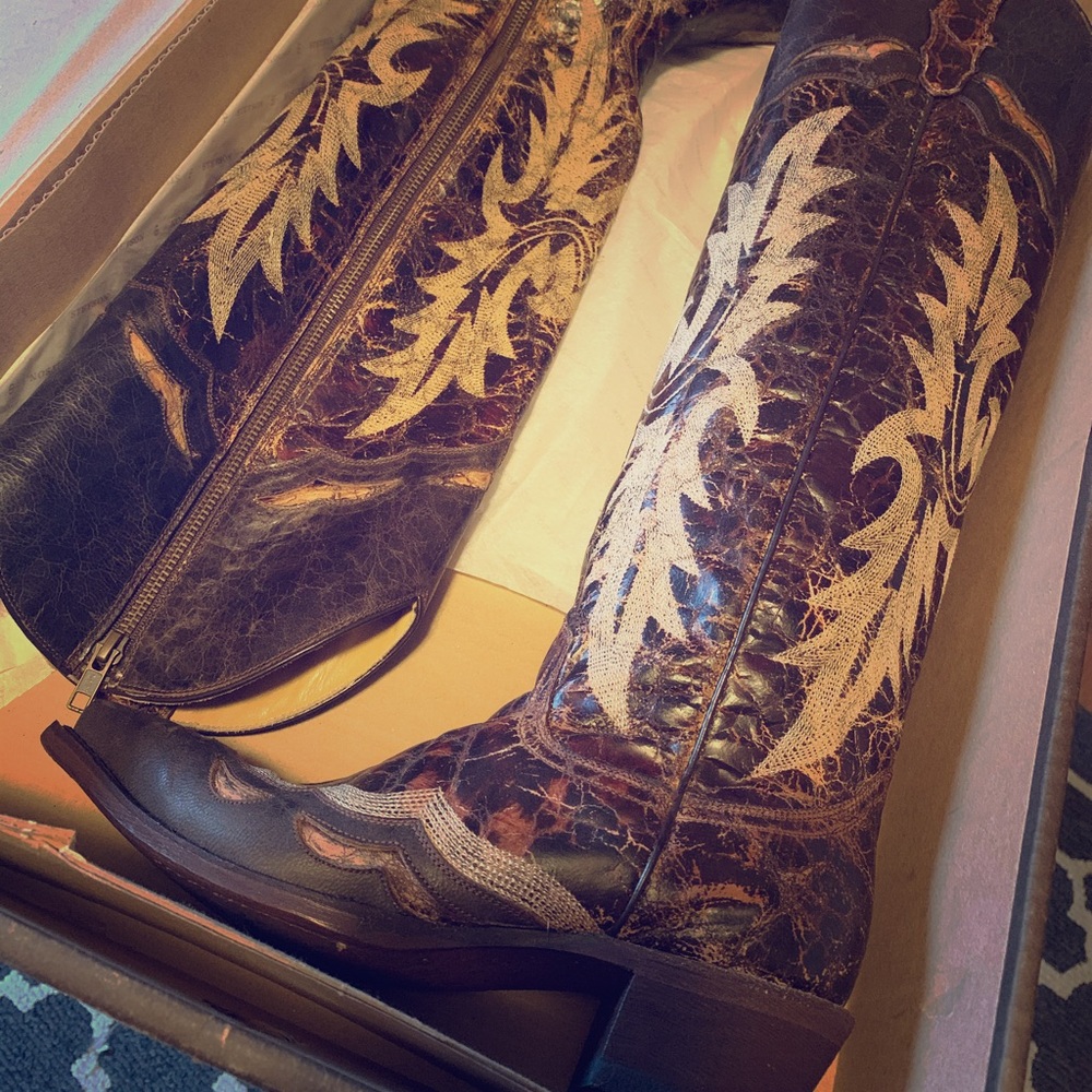 Size 7 knee high Stetson boots.